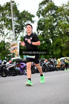 Runner Photo 4107575