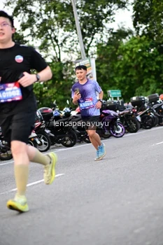 Runner Photo 4107624
