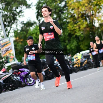 Runner Photo 4110914