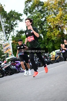 Runner Photo 4110918