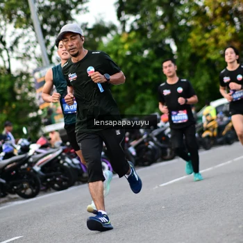 Runner Photo 4111317