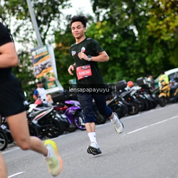 Runner Photo 4111375