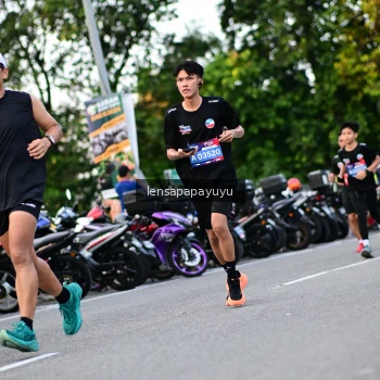Runner Photo 4111597