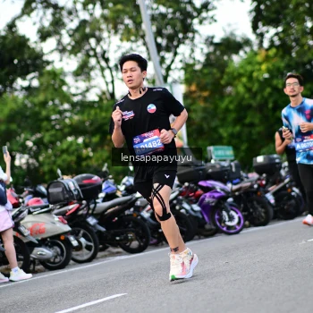 Runner Photo 4111711