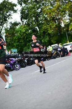 Runner Photo 4112424