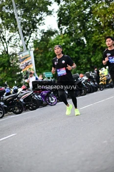 Runner Photo 4112425