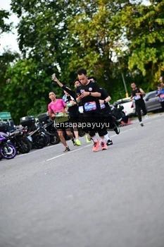 Runner Photo 4112971