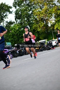 Runner Photo 4113140