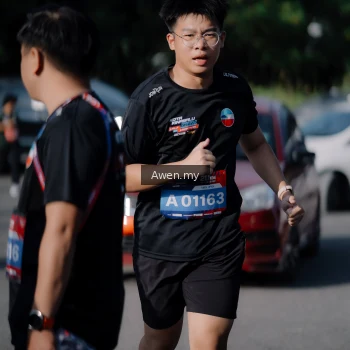 Runner Photo 4114595
