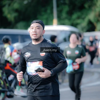 Runner Photo 4115435