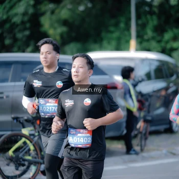 Runner Photo 4115473