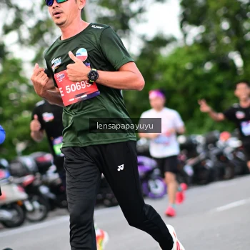 Runner Photo 4115535