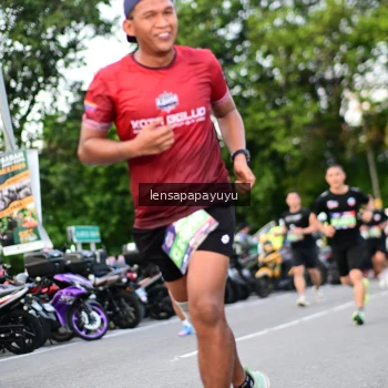 Runner Photo 4115584