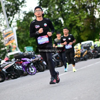 Runner Photo 4115663