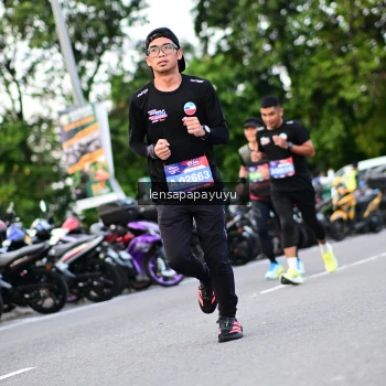 Runner Photo 4115677