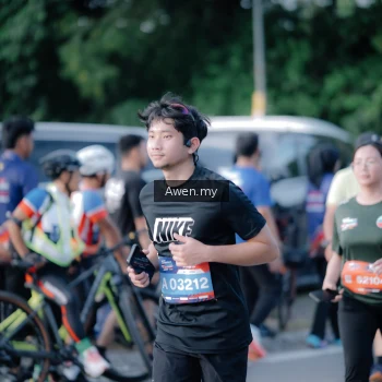Runner Photo 4115710