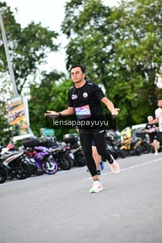 Runner Photo 4115723