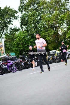 Runner Photo 4115733