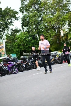Runner Photo 4115735
