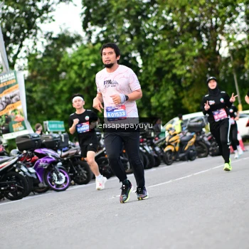 Runner Photo 4115758