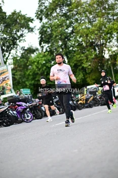 Runner Photo 4115772