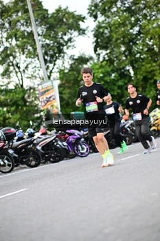 Runner Photo 4115940