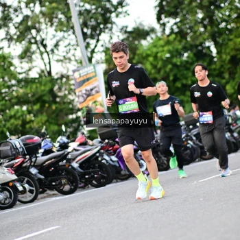 Runner Photo 4115943