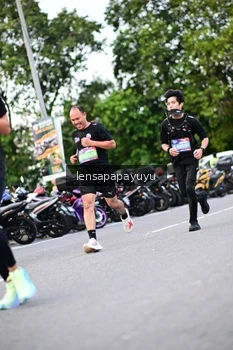 Runner Photo 4116004
