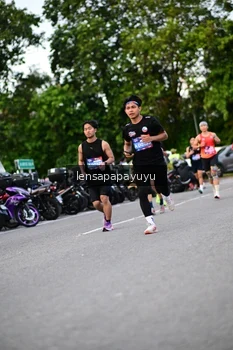 Runner Photo 4116435