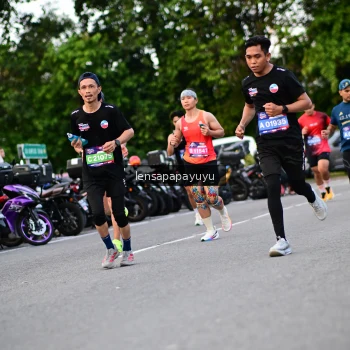 Runner Photo 4116455