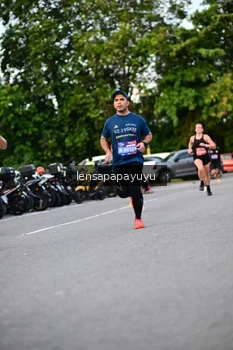 Runner Photo 4116475