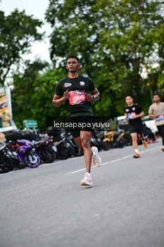 Runner Photo 4116530
