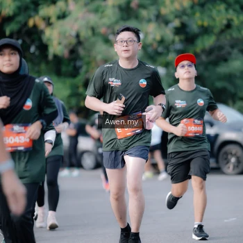 Runner Photo 4116543
