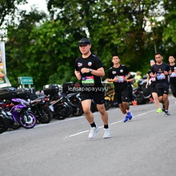 Runner Photo 4116607