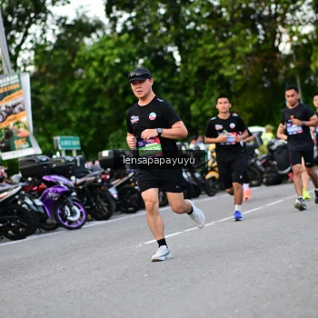 Runner Photo 4116608