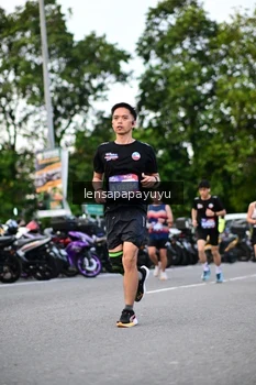 Runner Photo 4116909