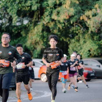Runner Photo 4119100