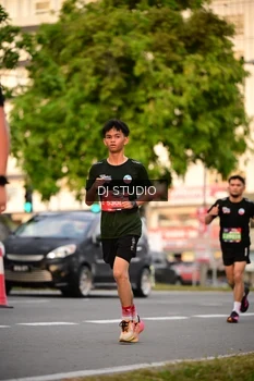 Runner Photo 4124535