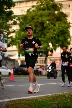 Runner Photo 4125051