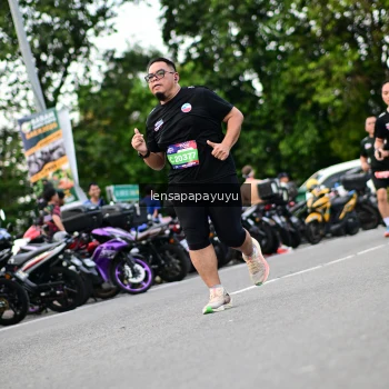 Runner Photo 4130373