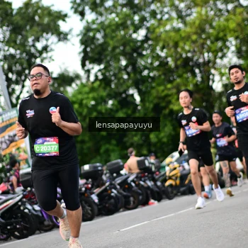 Runner Photo 4130393