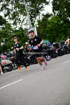 Runner Photo 4130684