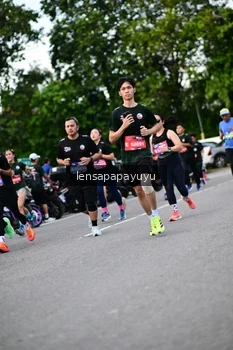 Runner Photo 4130870