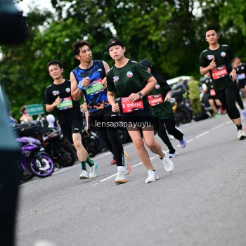 Runner Photo 4133105