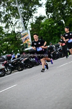 Runner Photo 4133624