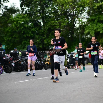 Runner Photo 4134033