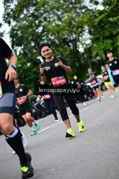 Runner Photo 4134425