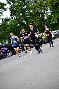 Runner Photo 4134500