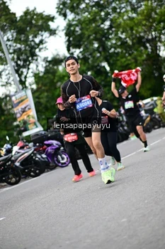 Runner Photo 4134663