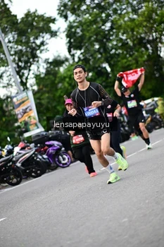 Runner Photo 4134670